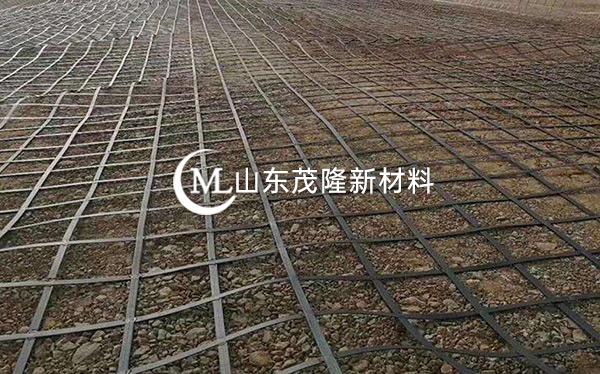 《哈牡鐵路》土工格柵、復(fù)合土工膜施工