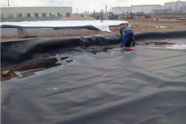土工膜在耐酸堿調(diào)節(jié)池中的應(yīng)用及優(yōu)勢(shì)解析 第2張